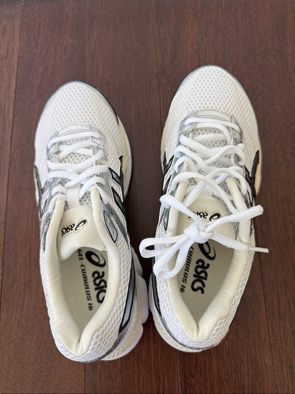 Asics White & Silver Mesh Running Shoes (BRAND NEW)